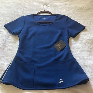 Brand new Jaanuu scrub top